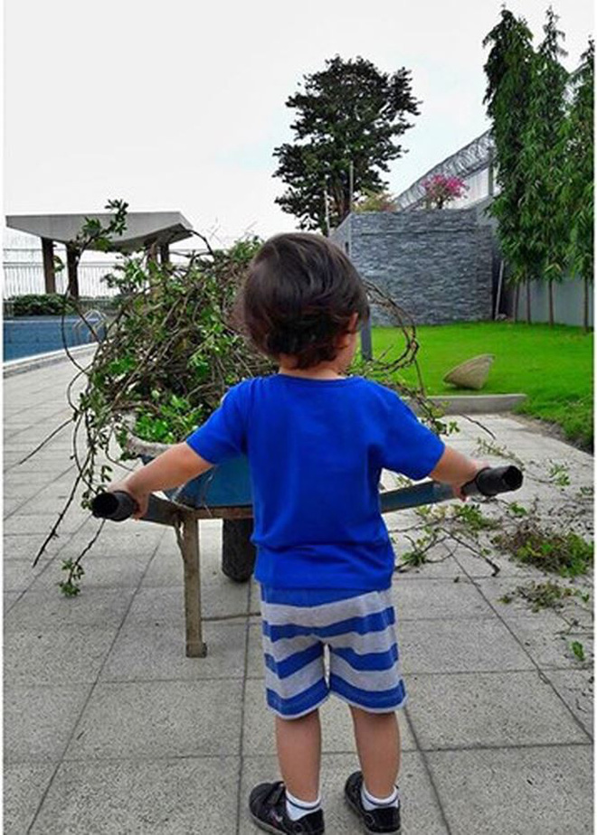 Sau 3 năm úp mở, Bé Gấu - con trai Thu Minh lần đầu lộ diện rõ mặt, lớn phổng phao khi đi diễn cùng mẹ Sau 3 năm úp mở, Bé Gấu - con trai Thu Minh lần đầu lộ diện rõ mặt, lớn phổng phao khi đi diễn cùng mẹ
